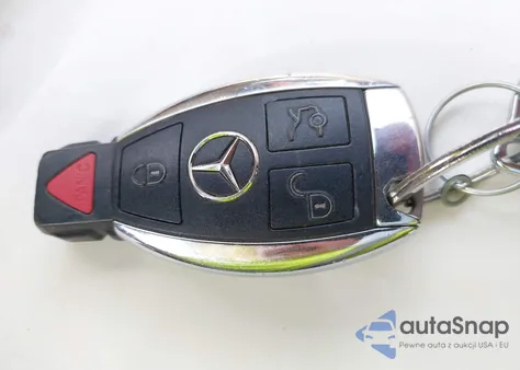 2015 Mercedes-Benz Glk 350 4Matic z USA, uszkodzony, nr VIN WDCGG8JB4FG342859